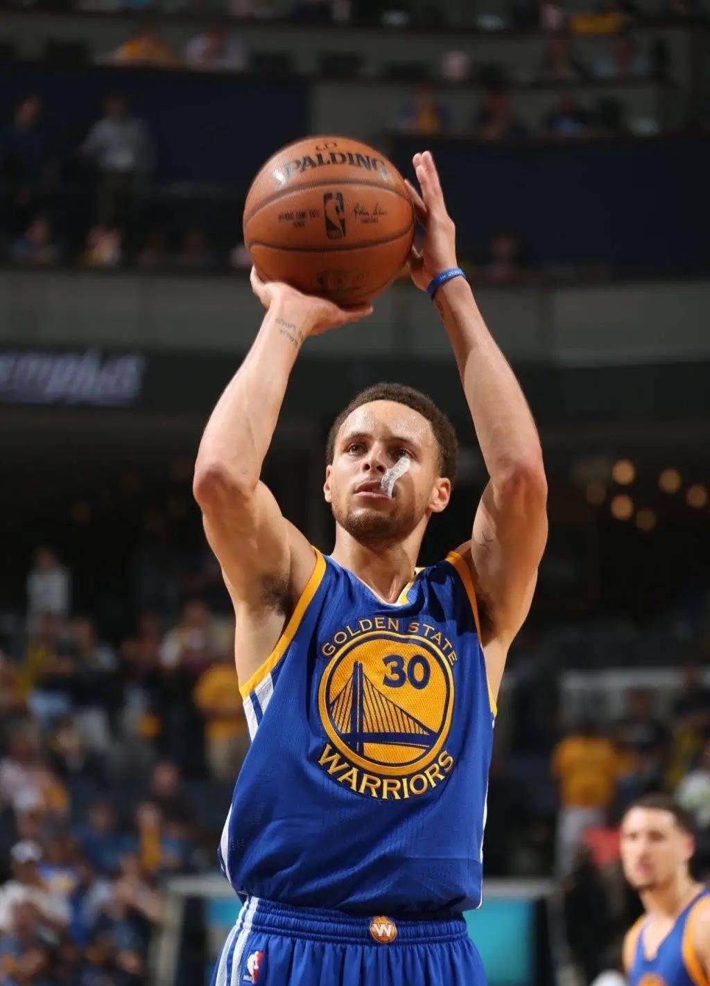 里程碑夜金州勇士手感冰凉，NBA季后赛加时末段刷纪录，媒体盛赞，细节决定成败的简单介绍